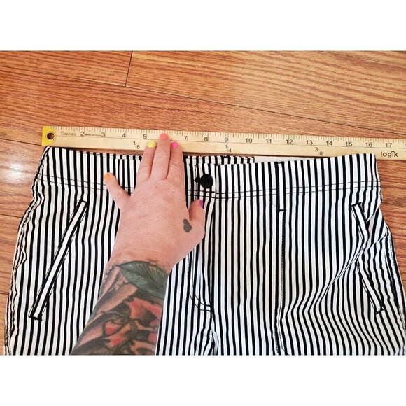 Chico Pants Cropped Women's‎ Size 6 (Chico 0.5) Black White Striped Lightweight - Picture 6 of 16